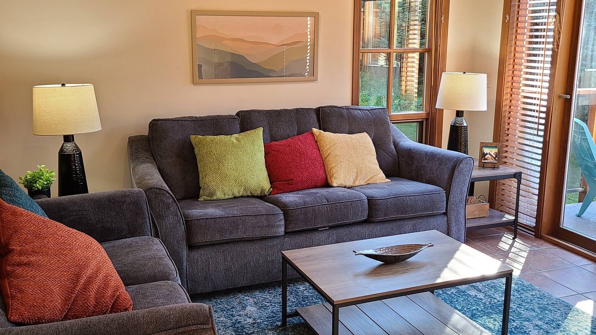 Sun Peaks House | Ski In/Ski Out 2 bdrm + den, 3.5 bath, 3 level townhome