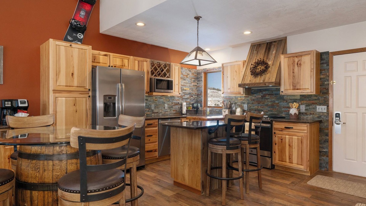Silvercreek Condo | Ski-in/Ski-out 2 bedroom condo, mt views and more!