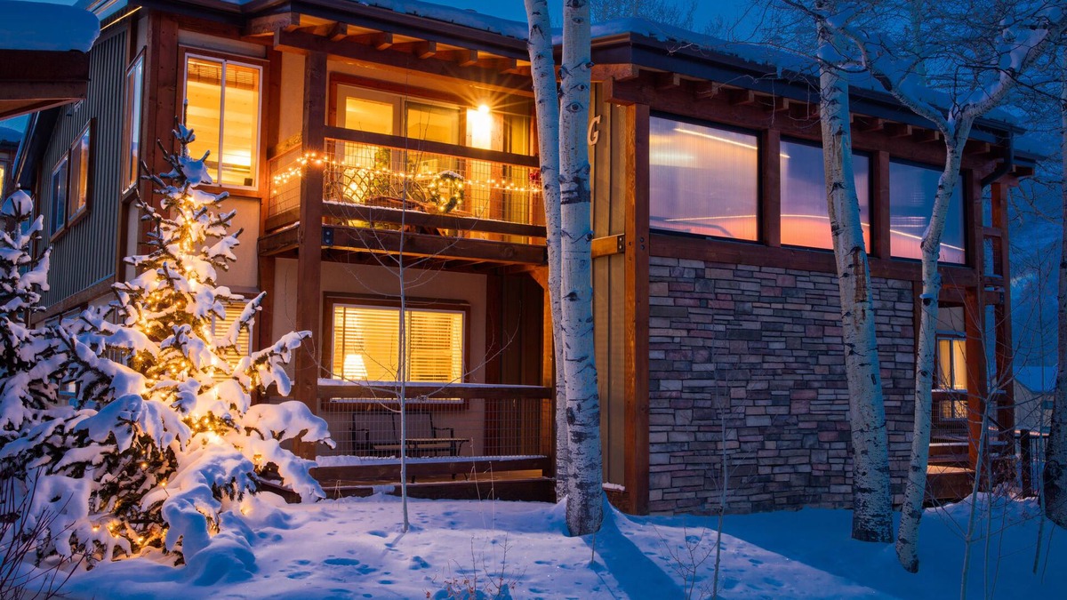 Snowmass Village Condo | Ski in/Ski Out, 2+2 Next to New Base Village - Great Rates!