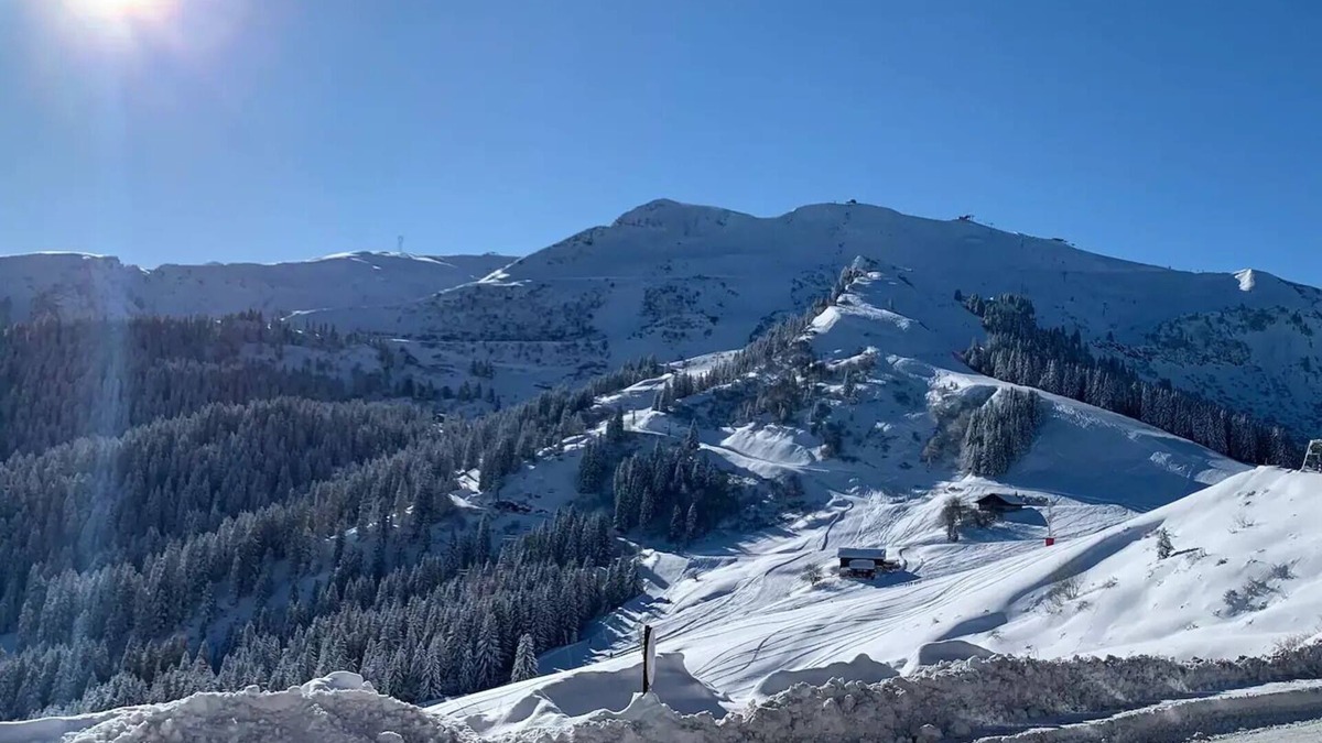 Samoens Apartment | Ski in/ski out, 30 m2 apartment on the slopes