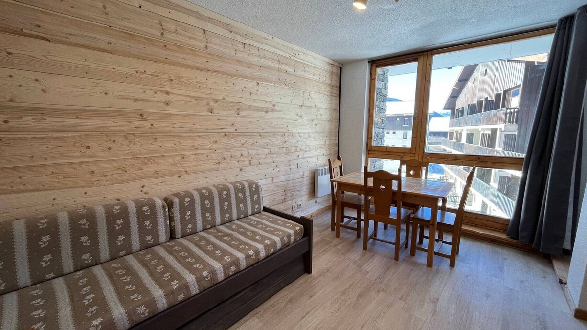Lanslevillard Apartment | Ski-In/Ski-Out Apartment for 4 with Balcony and Parking in Val Cenis
