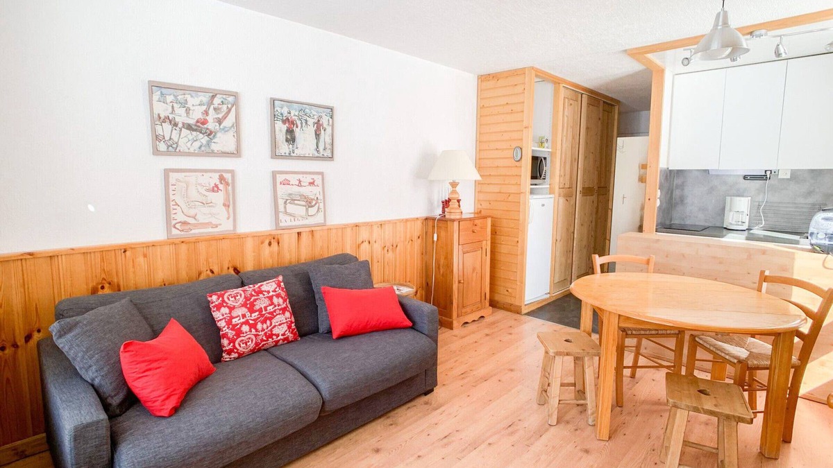 Val Claret Apartment | "Ski-In/Ski-Out Apartment · Renovated · Balcony · WiFi · Pet Friendly"