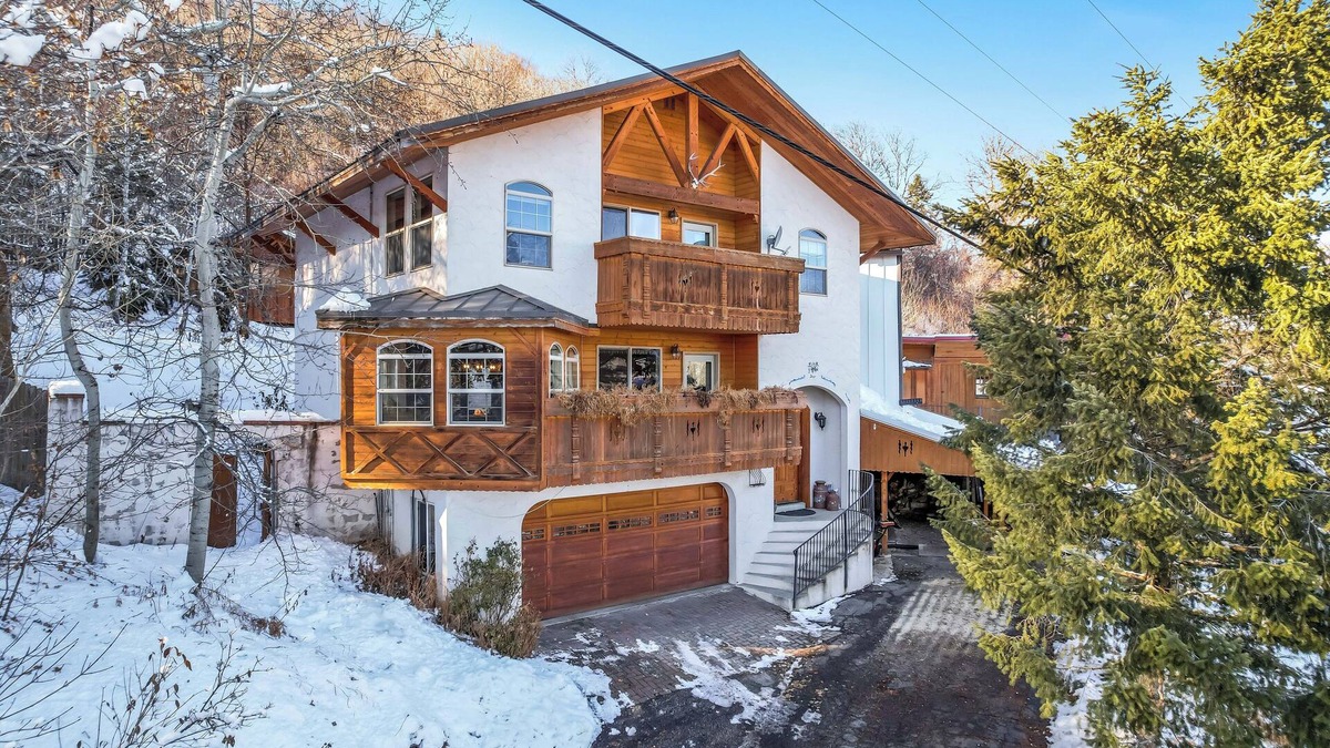 Eden Ski Chalet | Ski In/Ski Out Authentic German Bavarian Chalet