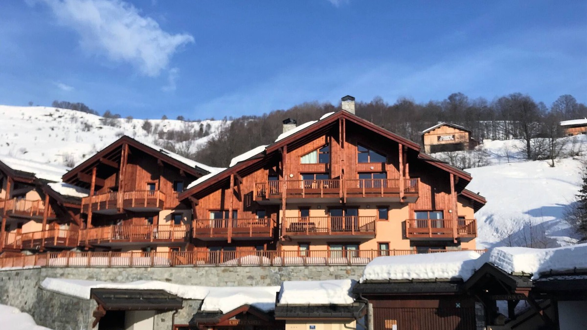 Saint-Martin-de-Belleville Apartment | Ski-in/ski-out chalet with fantastic views