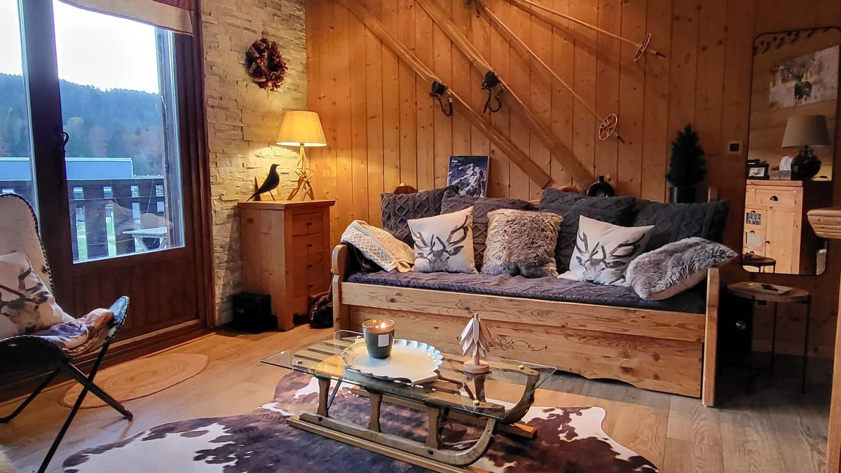 Les Esserts Apartment | Ski in ski out, comfort & stunning views in this charming chalet-style duplex
