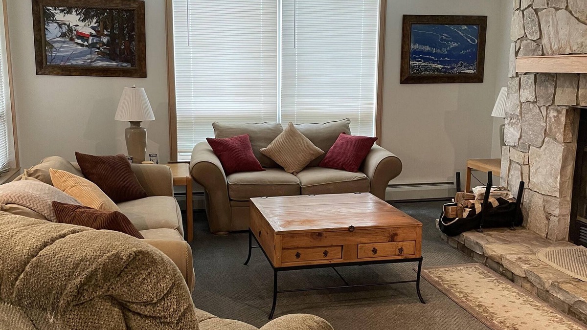 West Dover Condo | Ski-in/Ski-out Condo with central air -Seasons on Mt. Snow