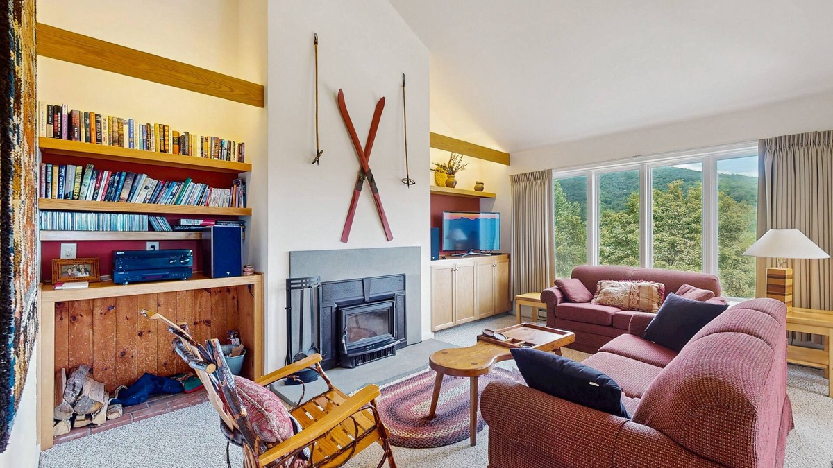Warren Condo | Ski-in/ski-out condo w/balcony, mountain and valley views, pool, fireplace