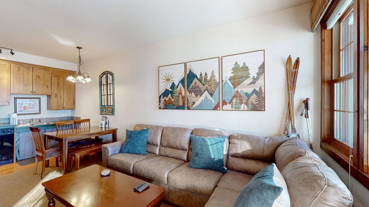 Granby Condo | Ski in ski out condo with fast wifi, full kitchen and shared hot tub and pool