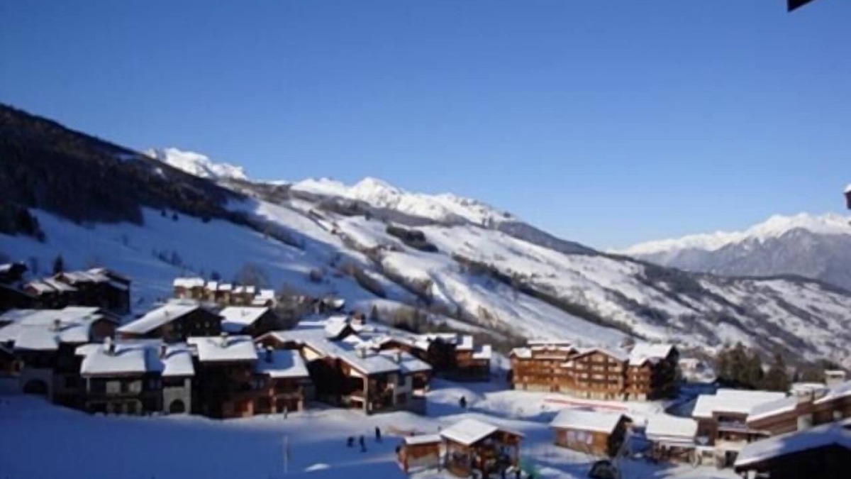 Les Avanchers-Valmorel Apartment | Ski-in/ski-out & foot of the slopes, 4th floor, view ski slopes, balcony, tv, ski locker, 73m²