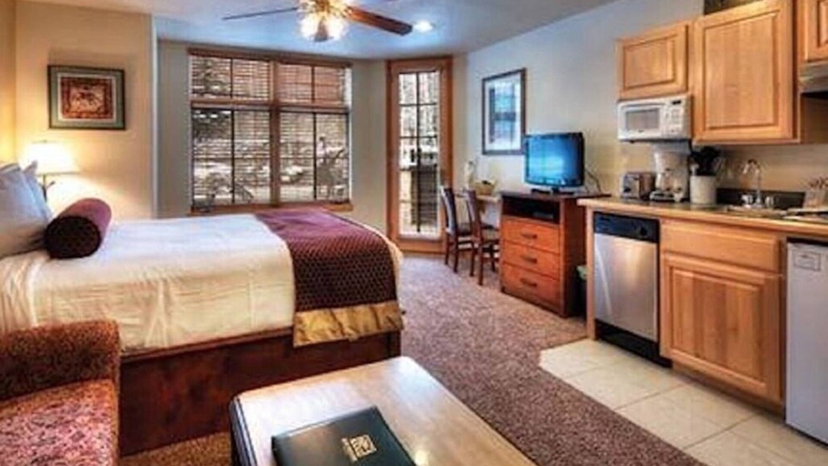 Four O'Clock Resort | Ski-In/Ski-Out Grand Timber Lodge Retreat+Amenities, 2BD Suite, Sleeps 8