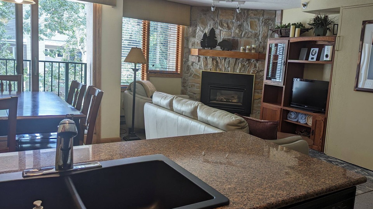 Winter Park Condo | Ski-in Ski-Out Iron Horse 2 BR/2 BA Corner Unit with King,Queen & 2 Single Beds