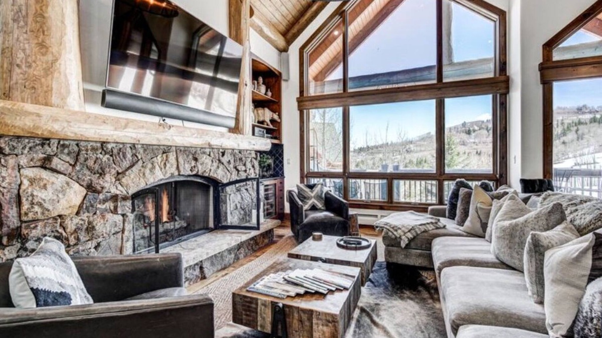 Avon Cabin | Ski-in/Ski-out Luxe Lofted Condo in Bachelor Gulch