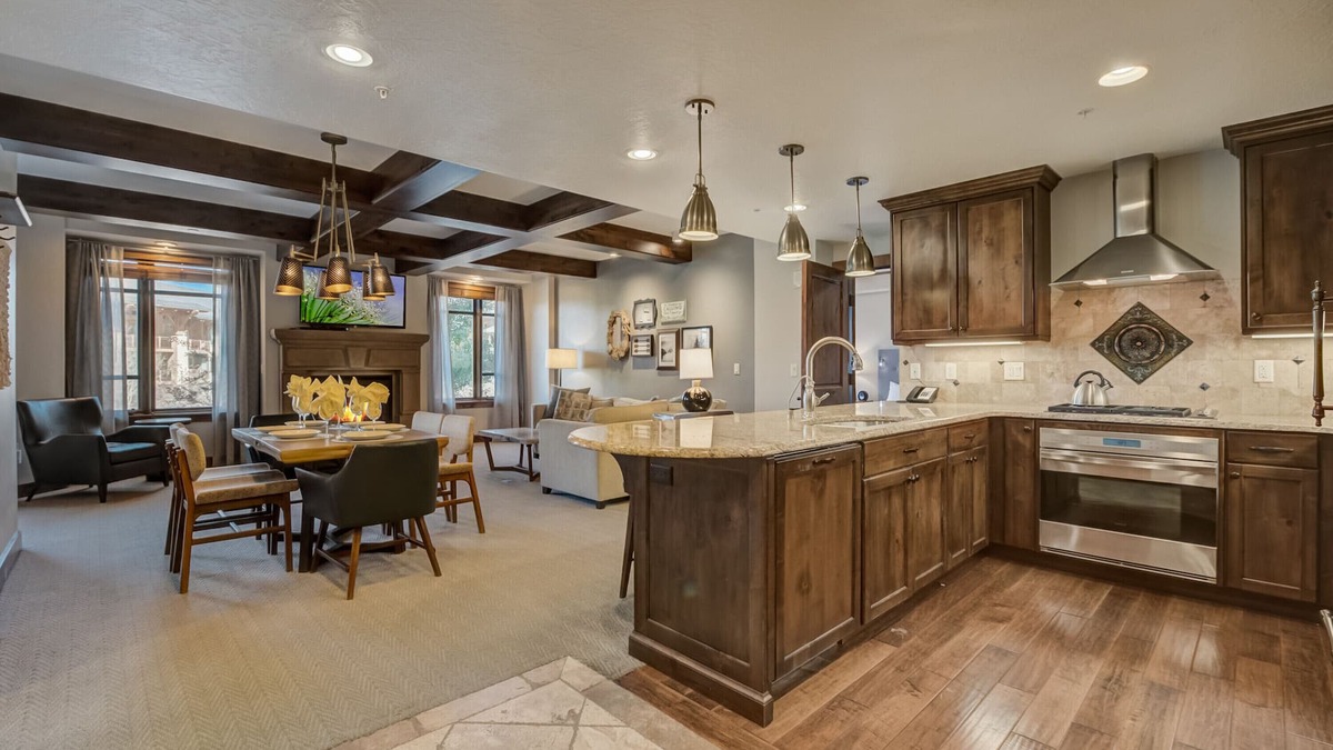 Park City Condo | Ski in/Ski Out Luxury 2BR Condo @ Base of Canyons
