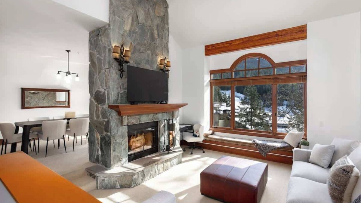 Nordic Estates House | Ski-in-Ski-out Mountainside, Private Hot Tub