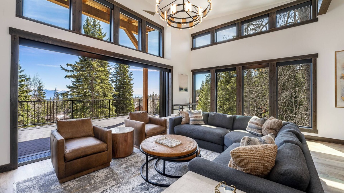 Whitefish House | Ski In/Ski Out, Pool Table + Hot Tub & VIEWS!