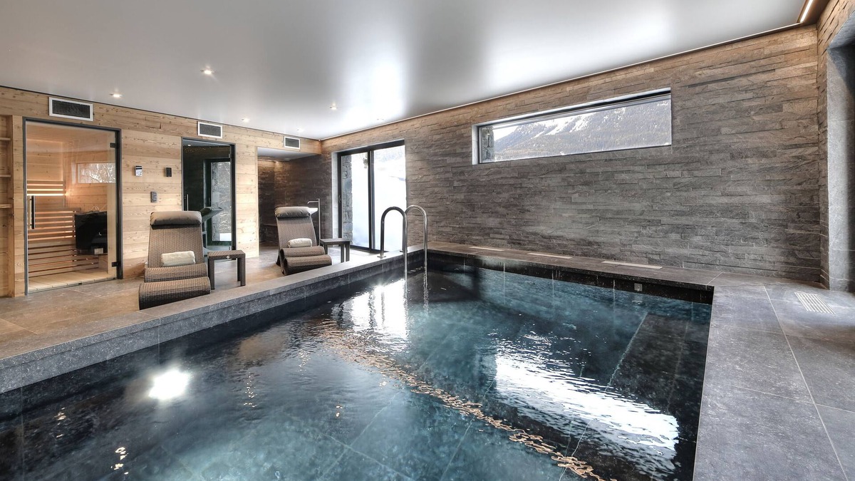 Les Houches Ski Chalet | Ski in/Ski out stunning modern chalet with indoor pool and spa