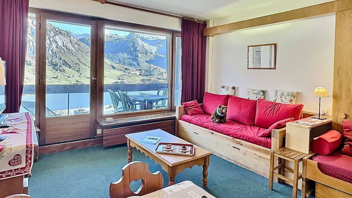 Tignes le Lac Apartment | Ski-in/ski-out studio for 4, near shops and south-facing balcony in Tignes