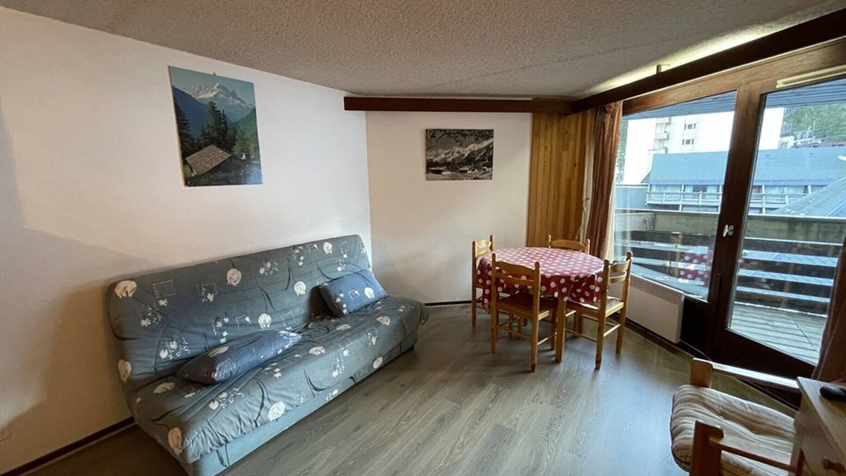Laveissiere Apartment | Ski-In/Ski-Out Studio with Balcony – 2nd Floor, Near Shops & Ice Rink, Pets Welcome