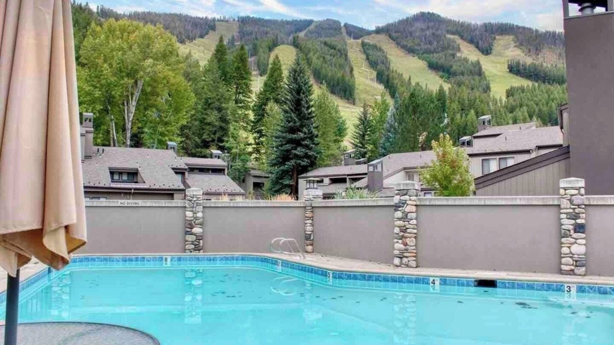 Warm Springs Condo | Ski-in/Ski-out to Baldy + Outdoor Pool