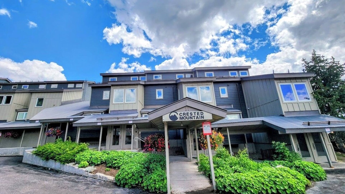 Crested Butte Condo | SKI-IN/SKI-OUT! New Renovated Bathrooms! Shared Hot Tub!