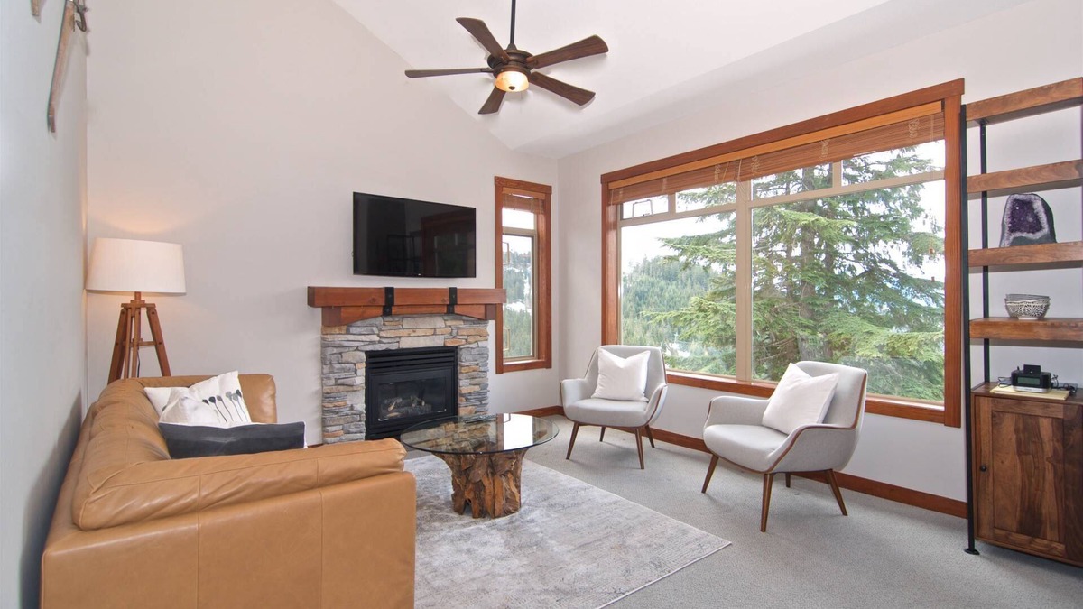 Nordic Estates House | Ski in/Ski out with Spectacular views! Stunning Family Townhome.