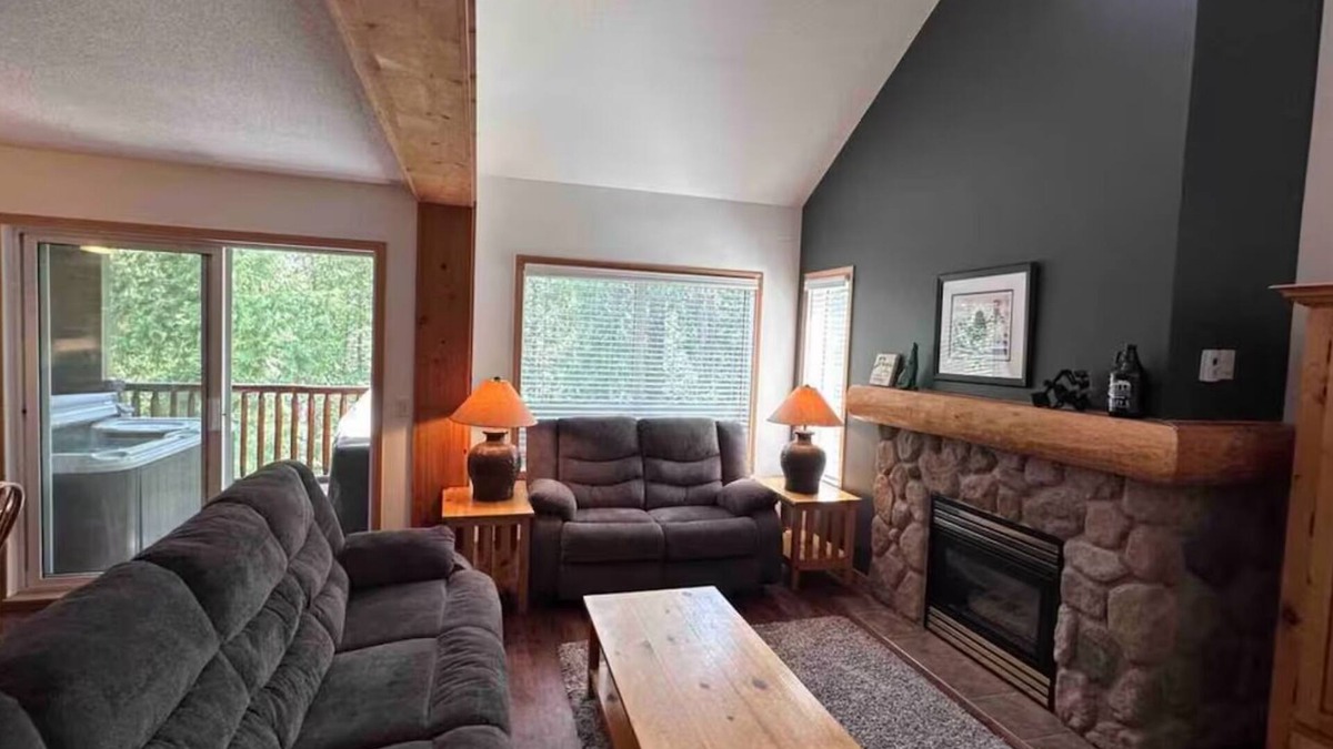 East Kootenay House | Ski-In Stone Creek Condo - 3 bedroom - Pet Friendly
