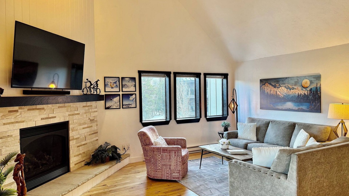 Historic District Condo | Ski-in.Top Floor Condo with amazing Views.Walk to Town/Lifts.Hot Tubs