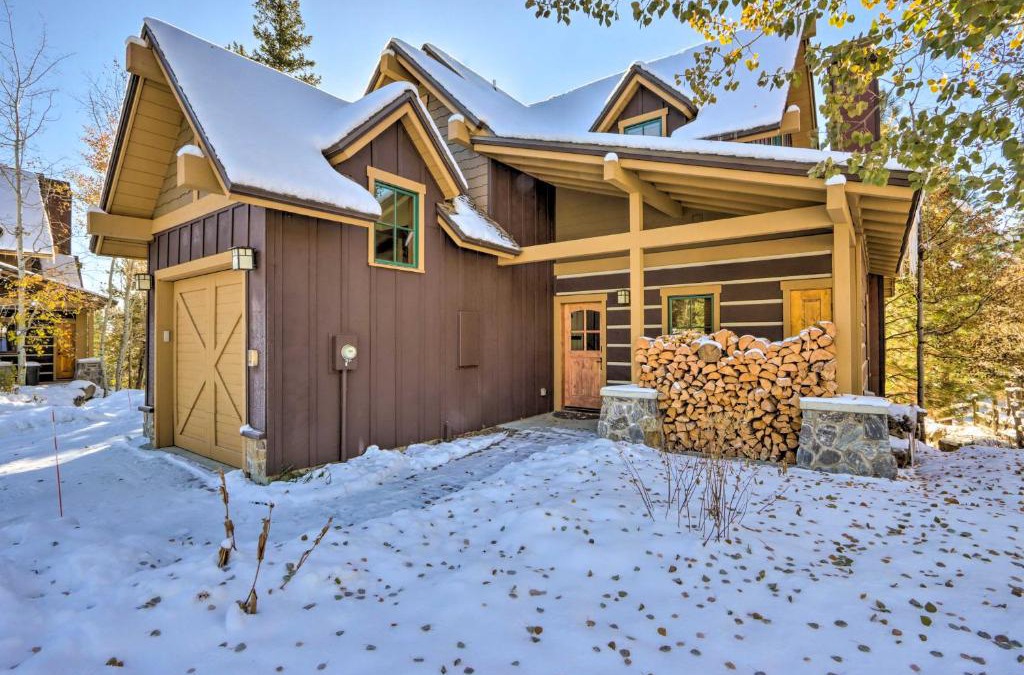 Tamarack Resort House | Ski-InandSki-Out Donnelly Townhome with Hot Tub!
