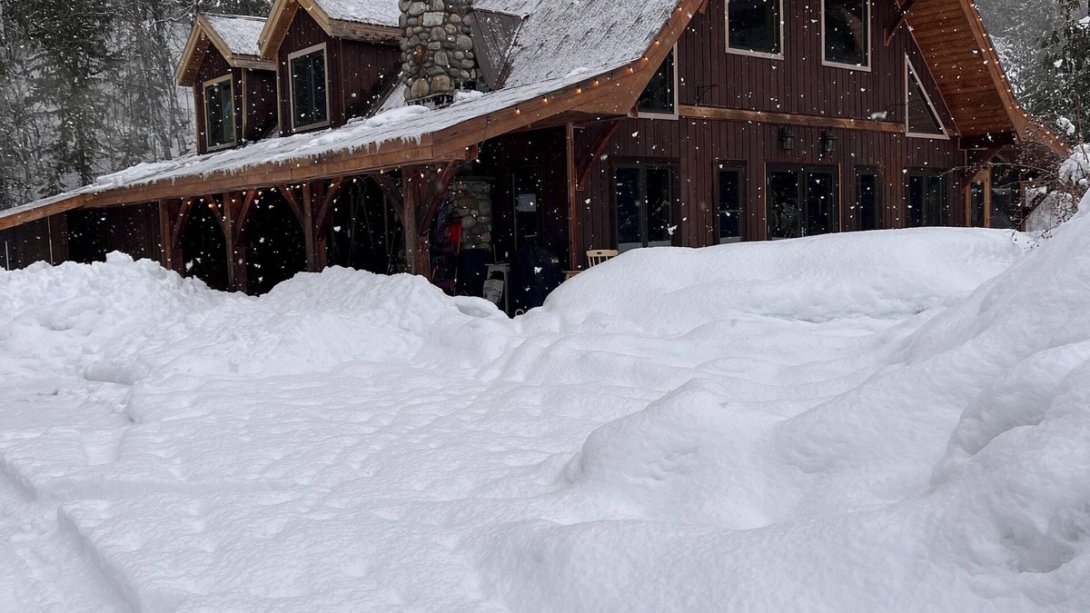 Revelstoke House | Ski Lodge on acreage close to RMR. Pet friendly!