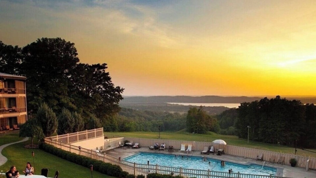 Bellaire Condo | Ski Lodge w Pool/HotTub/Golf & Beach Club Access!