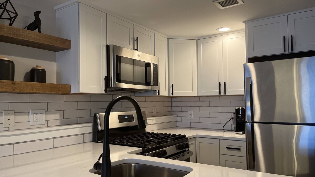 Ludlow Condo | Ski Okemo! Walk to the slopes from your modern 2 bed/2 bath condo at Winterplace