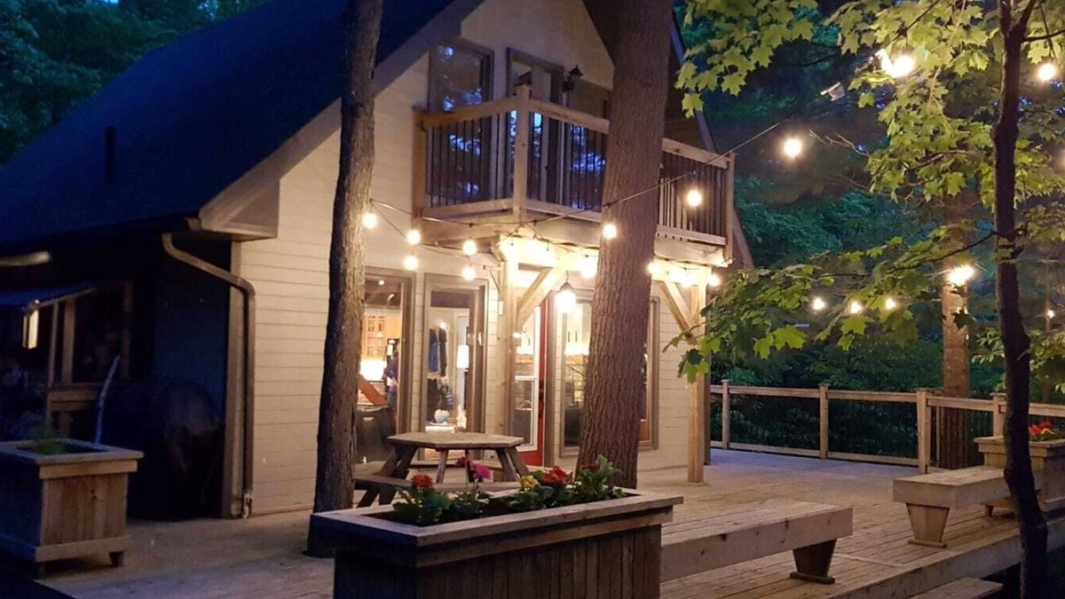 Mont Ste. Marie Ski Chalet | Ski-out at Chalet Among the Pines
