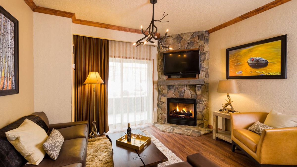 Park City Villa | Ski Park City Utah! Family Friendly-including your pet! Ski In and Ski Out.