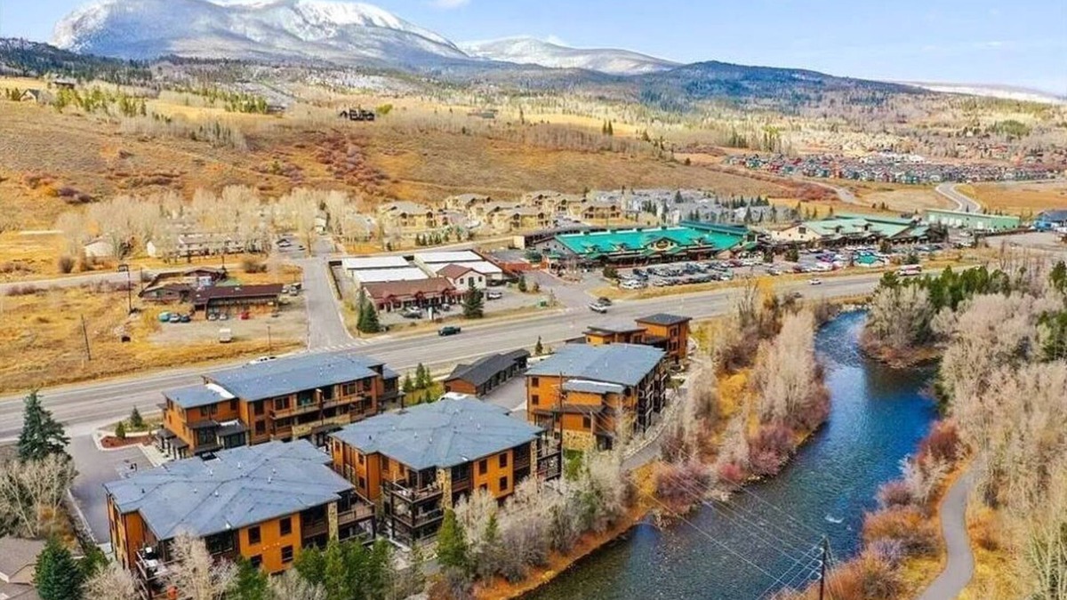 Silverthorne Condo | Ski Powder Getaway on the Blue River with Mountain Views