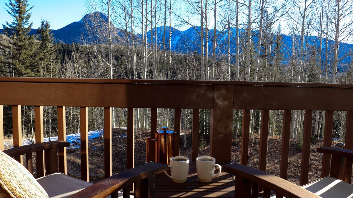 Purgatory Condo | Ski Purgatory 2 Miles from Rustic Renovated Condo with Mountain Views