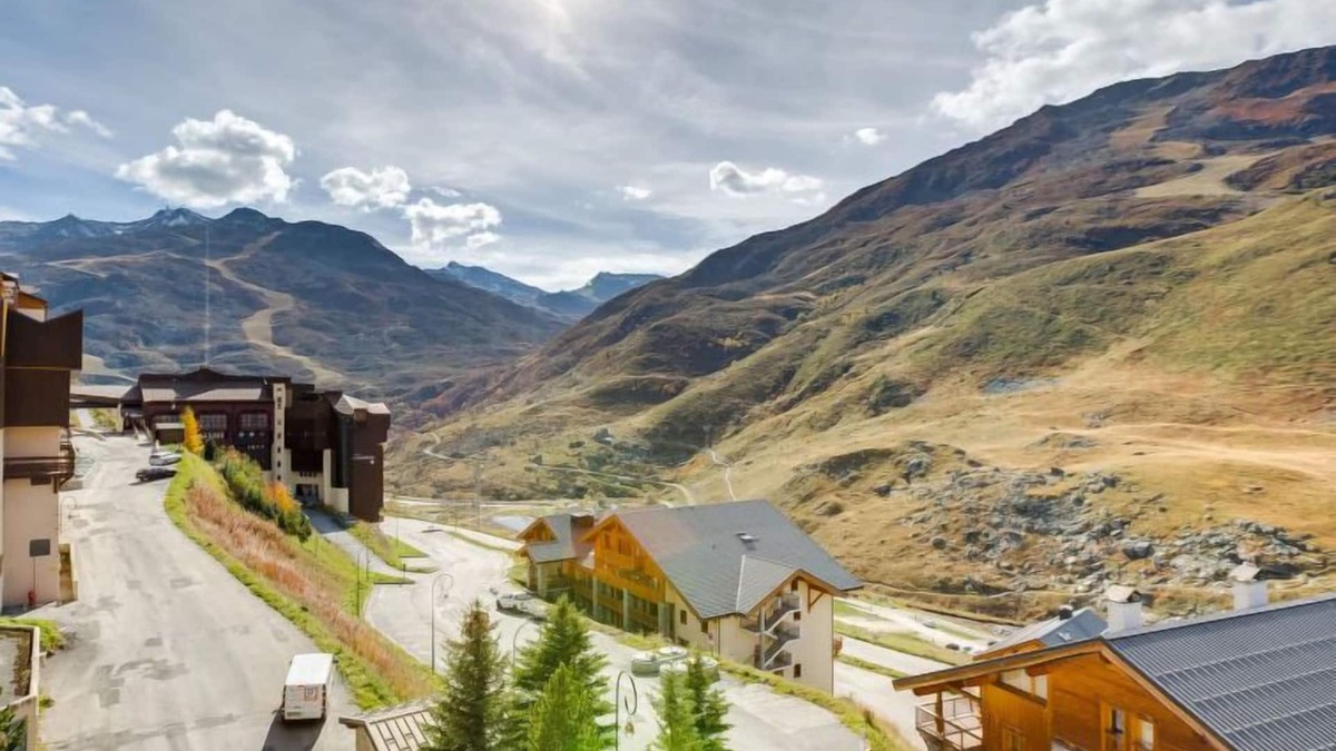 Les Bruyeres Apartment | Ski Soleil 1 - 1511 by Interhome