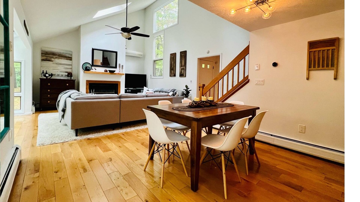 Goshen House | Ski & Stay: 5 bedroom w/ hot tub 10 min to Mohawk Mountain