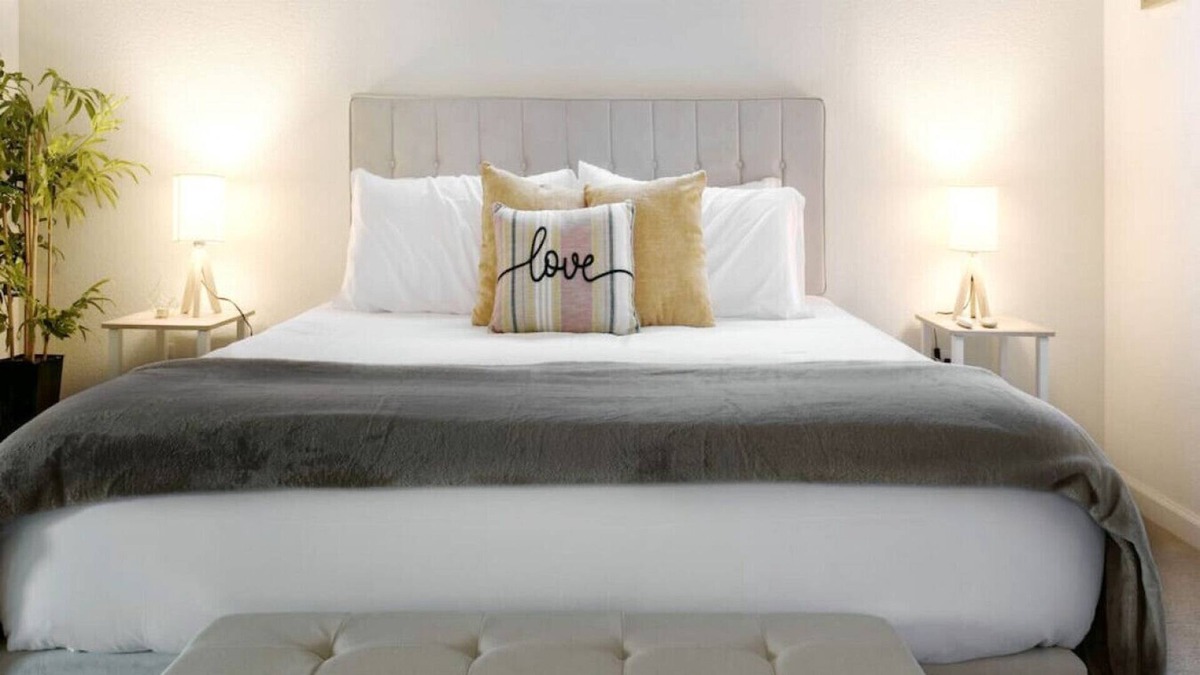 Colfax House | Ski Trip Basecamp! Easy Access!