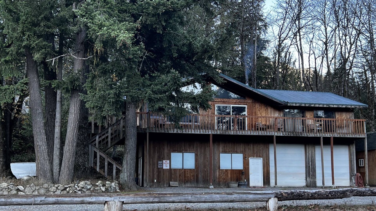 Gold Bar Cabin | Skiiers Paradise and Rustic Ranch house