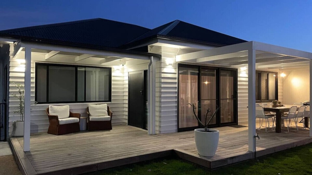 Lakes Entrance Condo | Skipper’s 2br *Waterfront* Apartment