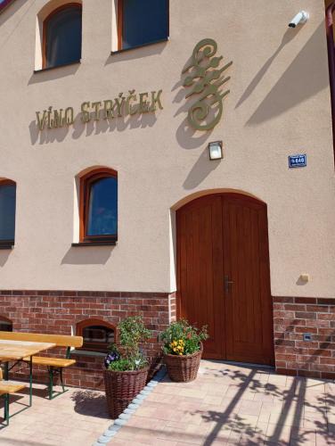 Velke Bilovice House | Sklep Víno Strýček