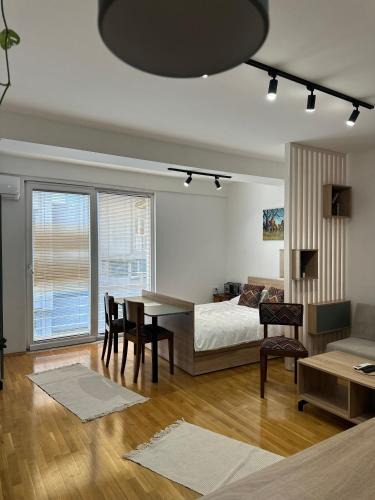 Centar Apartment | Skopje Centre APT near Zoo with Private Parking
