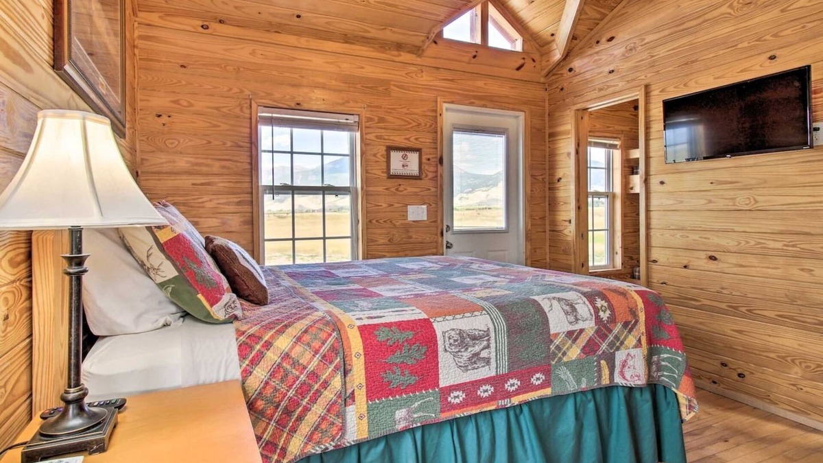 Livingston Cabin | Skwala Cabin (Cabin #6)