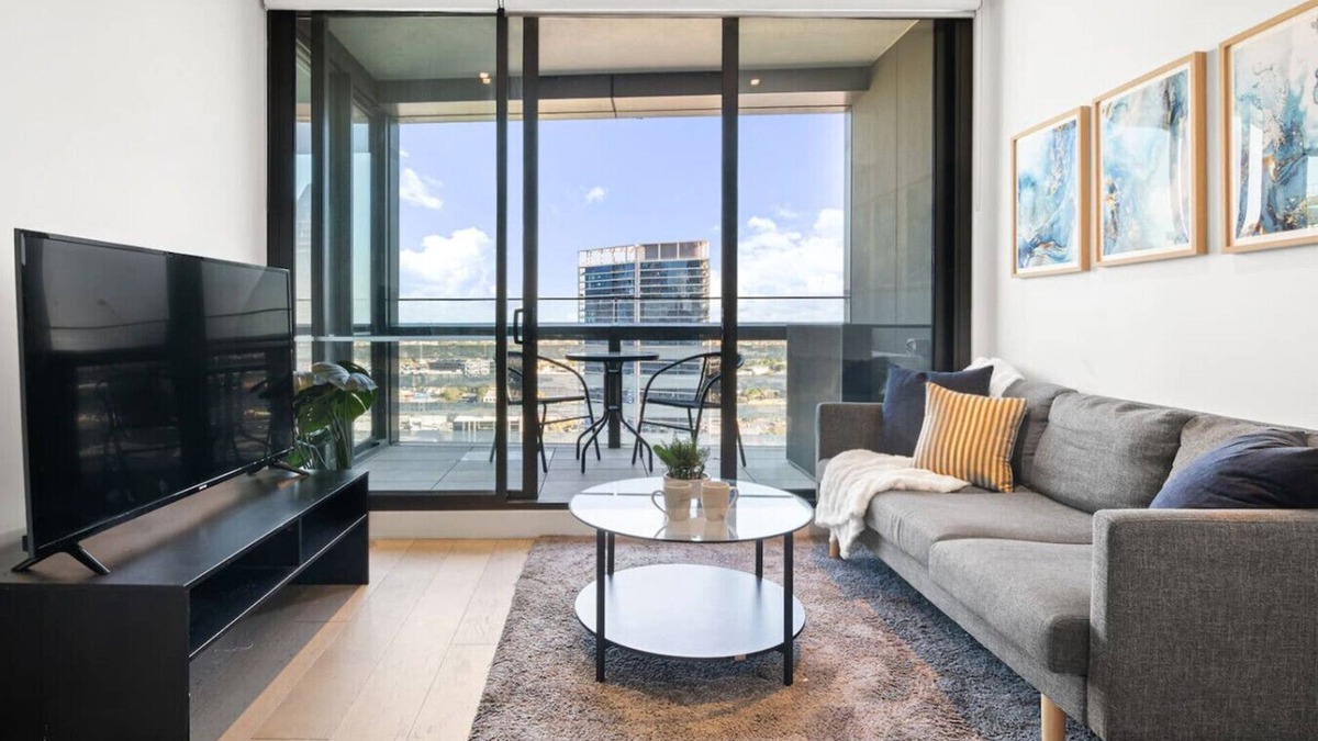 Docklands Apartment | Sky-High Docklands | Waterfront 2BR w/Gym & Pool