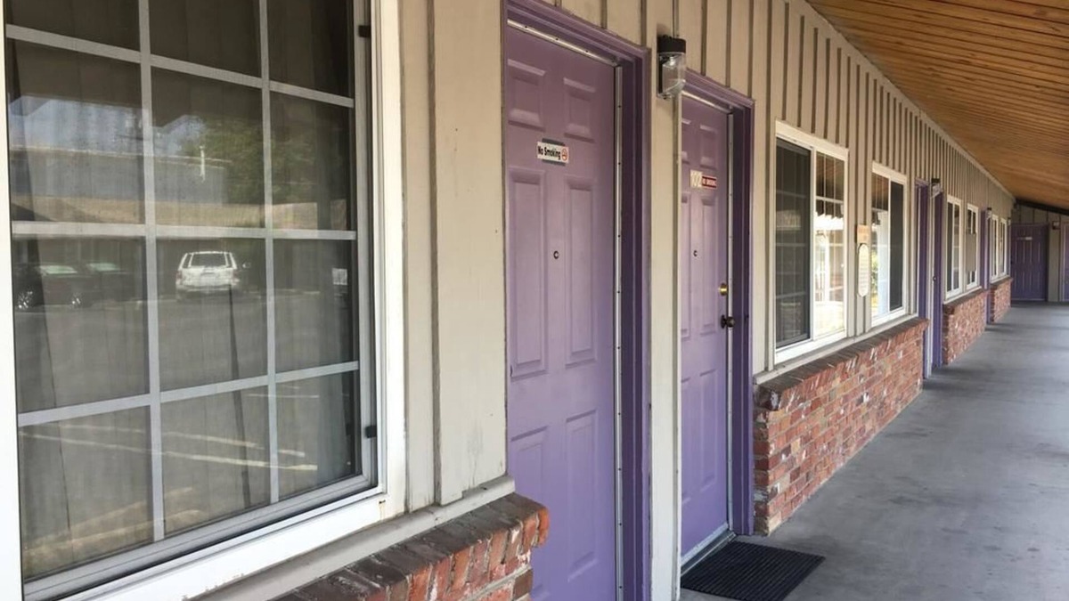 West Sacramento Hotel | Sky Ranch Inn