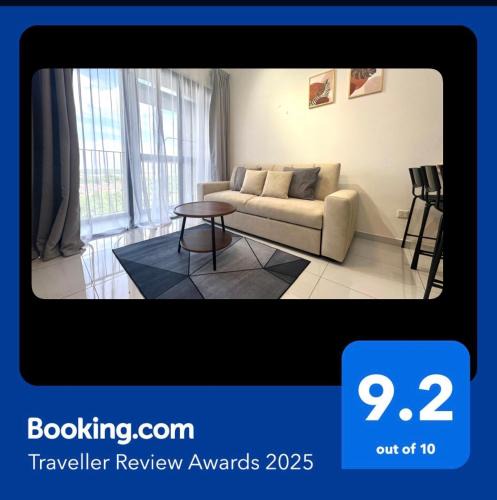 Bukit Indah Apartment | Sky Trees Bukit Indah netflix and wifi