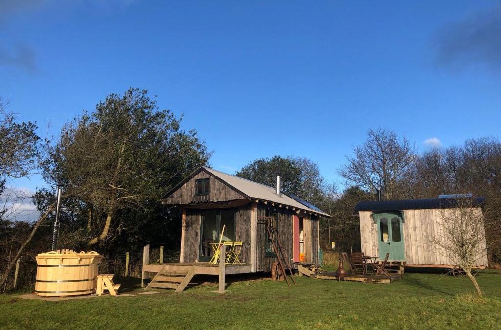 Redruth Ski Chalet | Sky View Shepherd's Huts with Woodburning Hot Tub