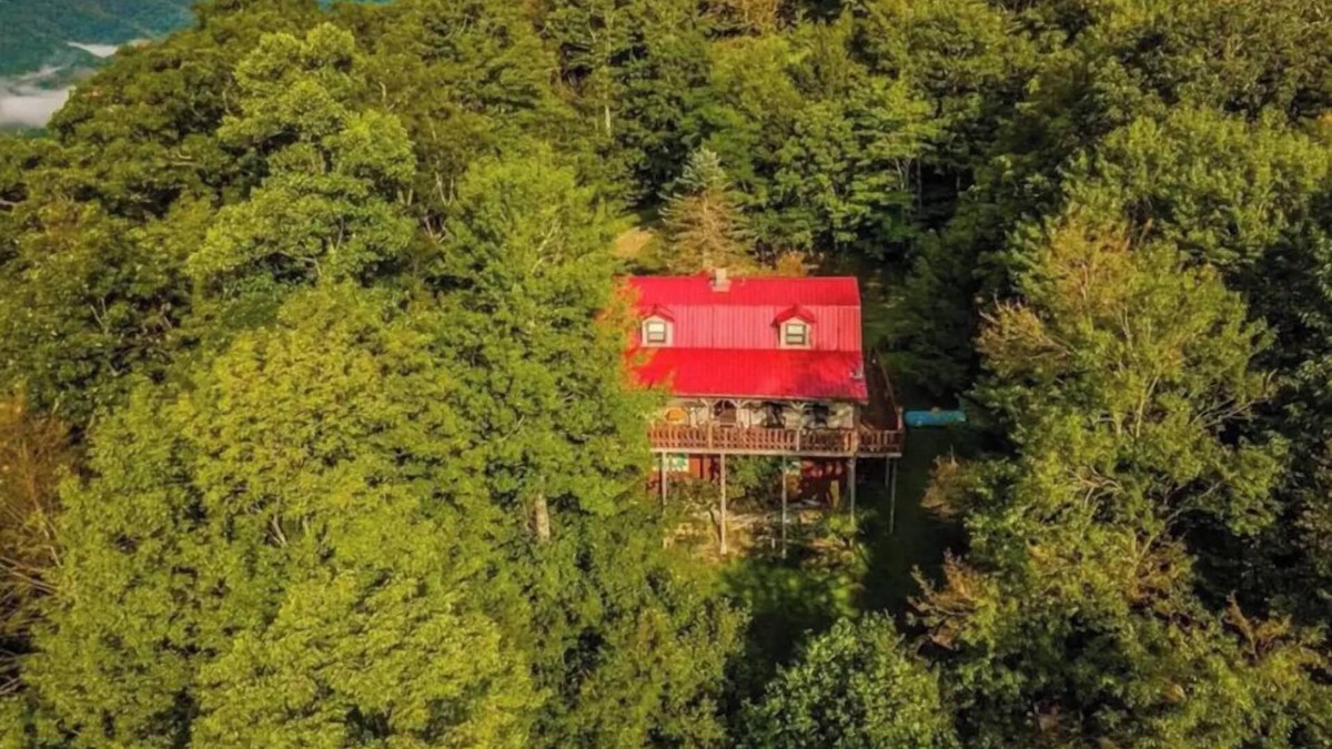 Zionville Cabin | SkyBarn on Rocky Knob - Views, Relaxation, Adventure, Game Room & Hot Tub