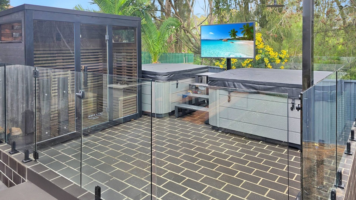 Malua Bay House | Skyes Beach House - Upstairs Accommodation