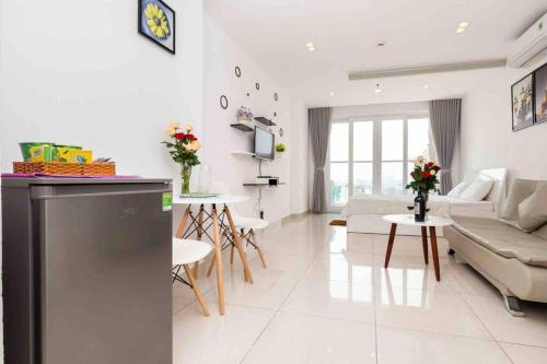 Tan Binh Apartment | Skyhomes Near Tan Son Nhat Airport-Cherry Le